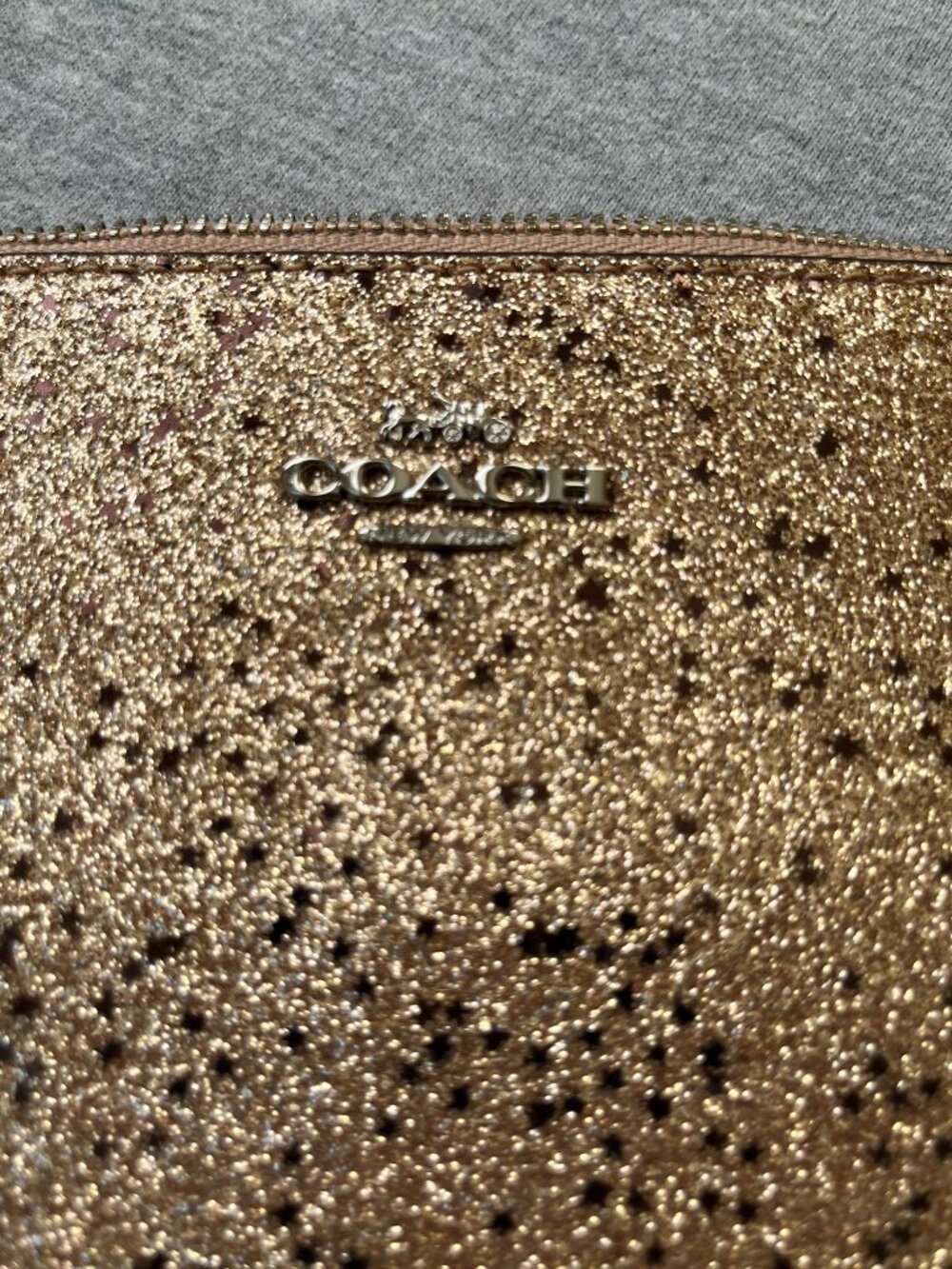 NWOT, Coach Gold Star Glitter Wristlet - Picture 3 of 10